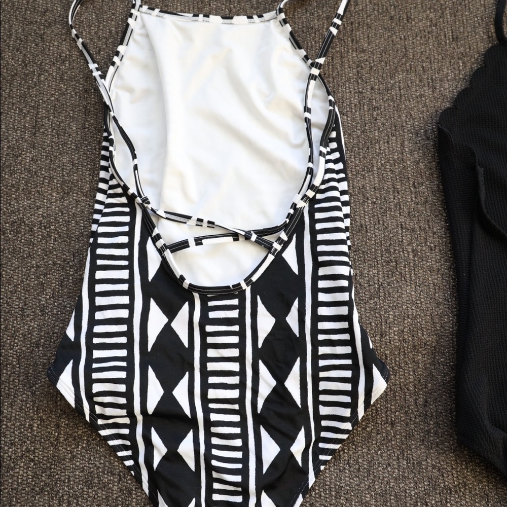 Swim suit old navy small